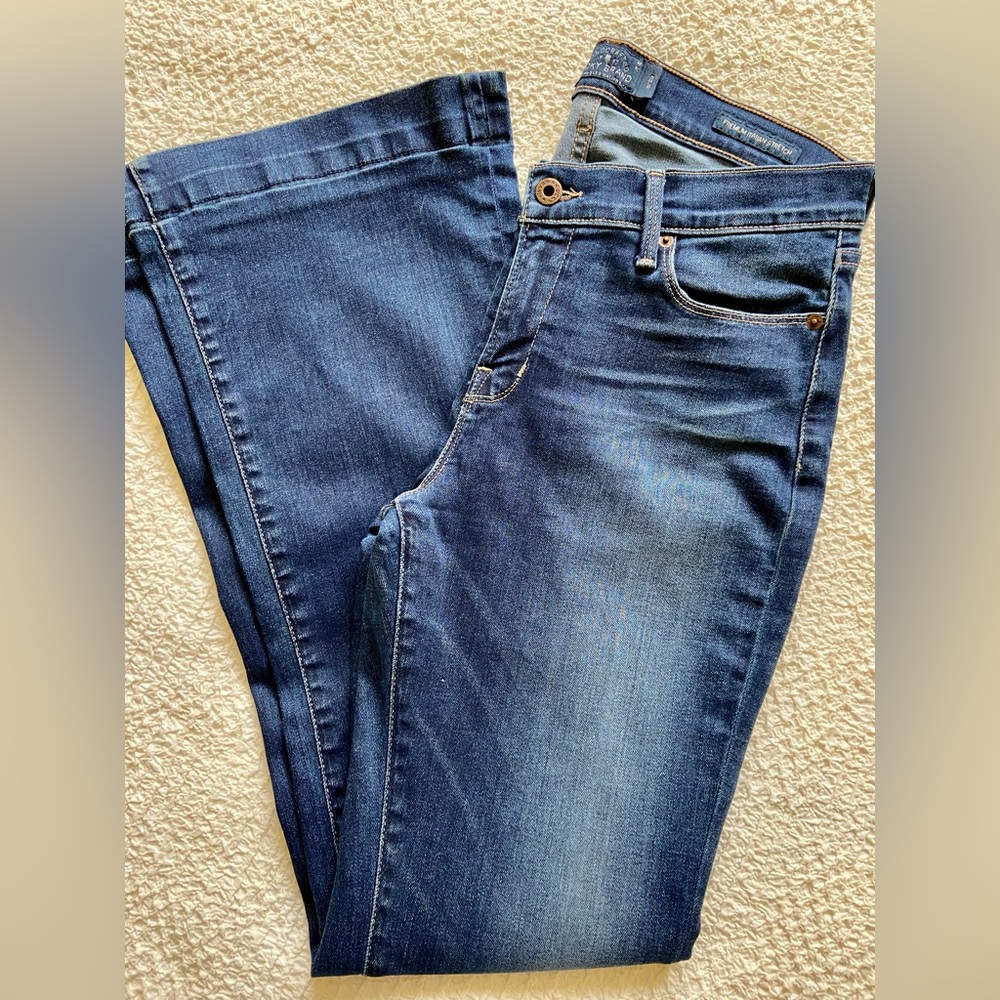 Like new Lucky Women’s Flare Jeans: 8, inseam 32”